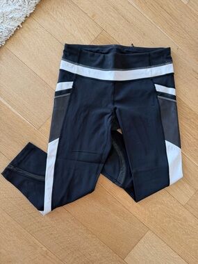 Lululemon Black and White Leggings, Size 6